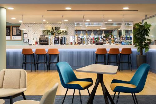 hampton by hilton london gatwick airport