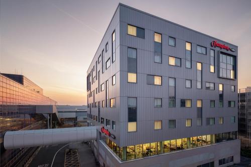 hampton by hilton london gatwick airport