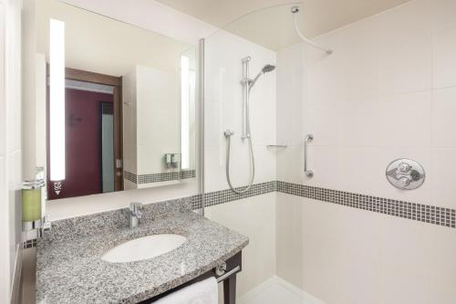 hampton by hilton london gatwick airport