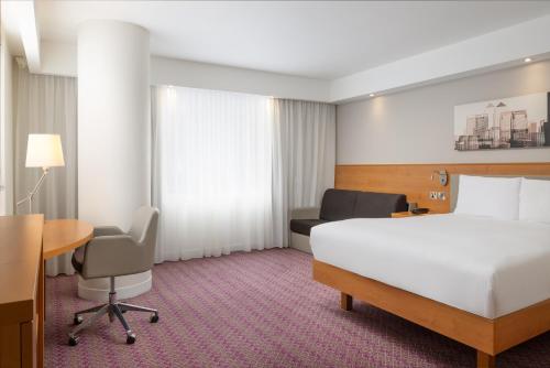 hampton by hilton london gatwick airport