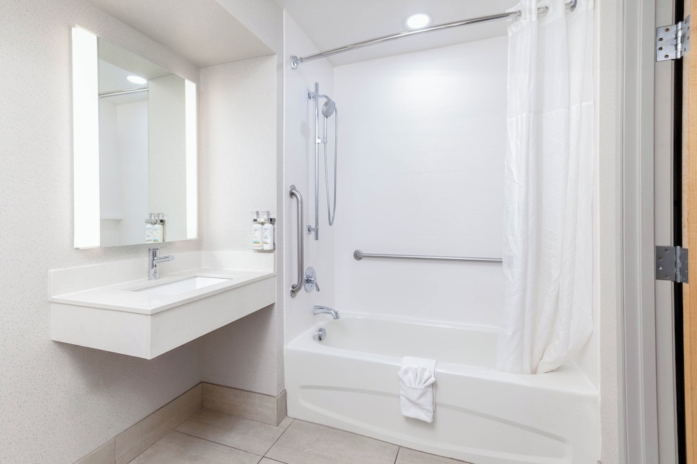 holiday inn express and suites las vegas sw spring valley