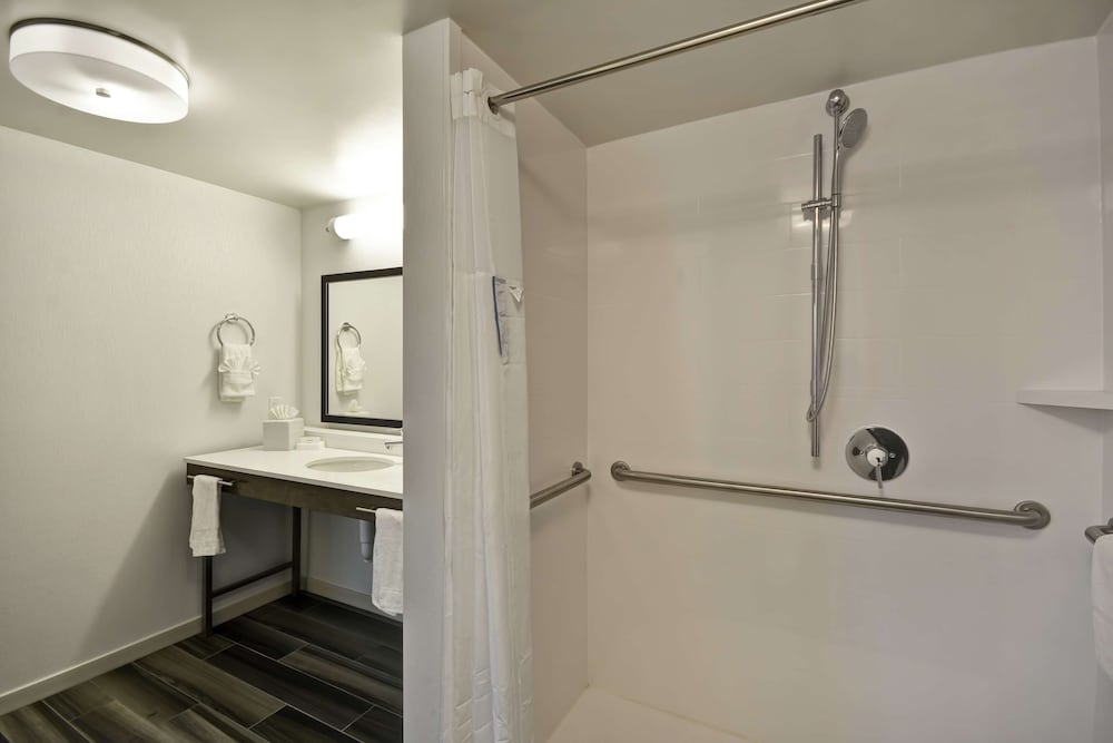 hampton inn and suites los angeles burbank airport