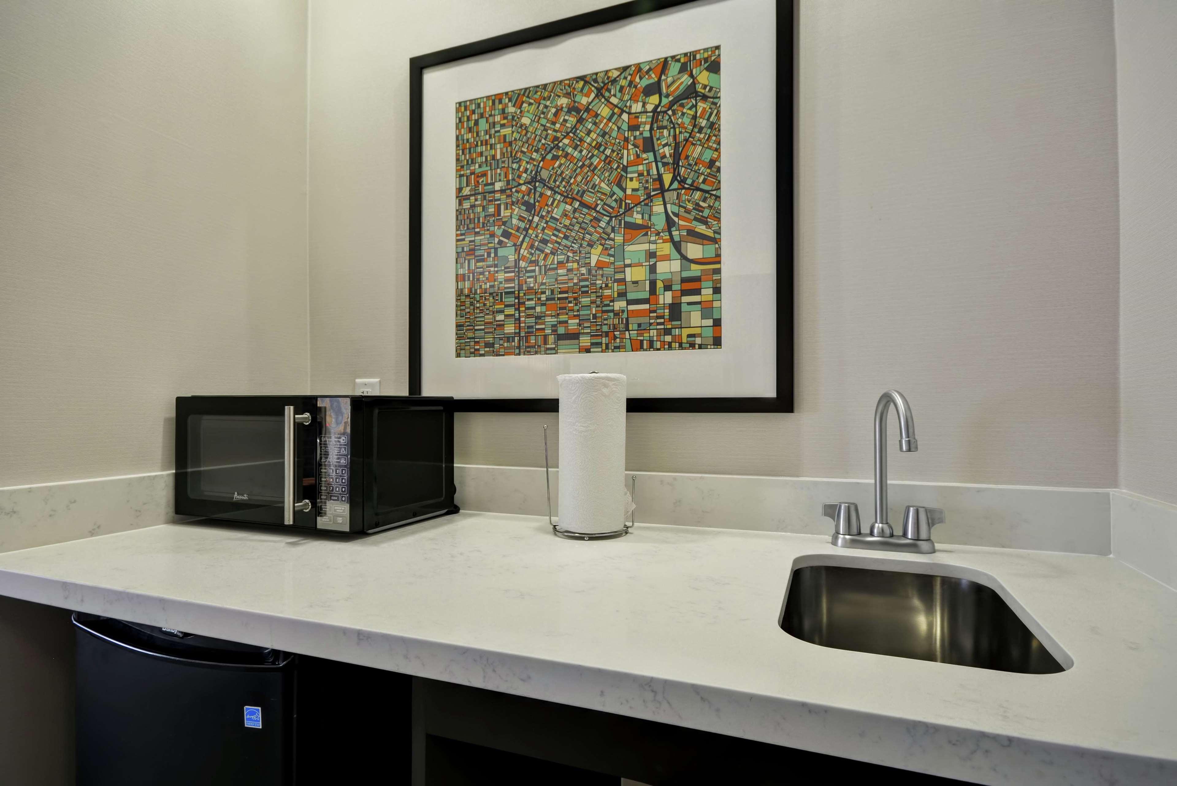 hampton inn and suites los angeles burbank airport