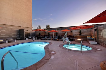 Hampton Inn & Suites Los Angeles Burbank Airport,Los Angeles>>Burbank,3 star