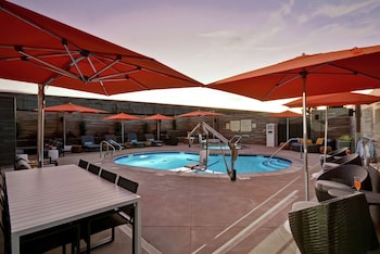 Hampton Inn & Suites Los Angeles Burbank Airport,Los Angeles>>Burbank,3 star