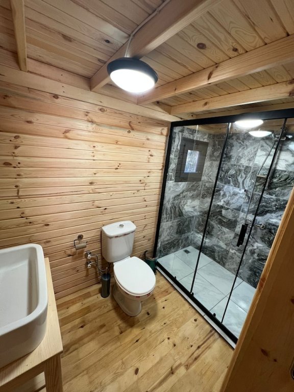 The Hill Glamping,,3 star