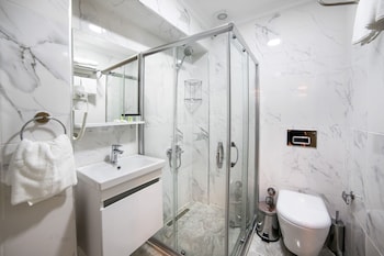 seven roses apart hotel