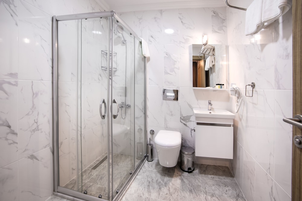 seven roses apart hotel