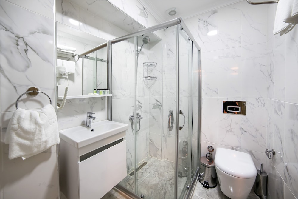 seven roses apart hotel