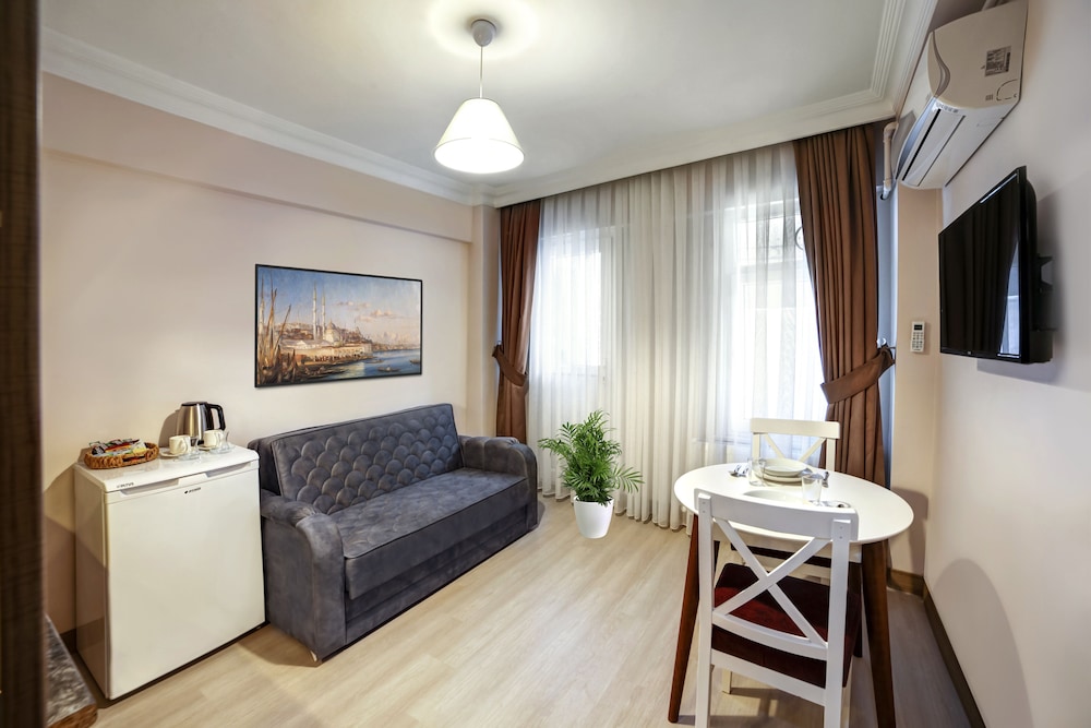 seven roses apart hotel