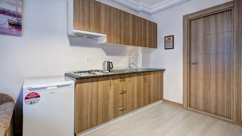 seven roses apart hotel