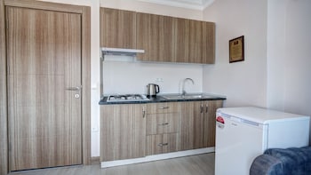 seven roses apart hotel