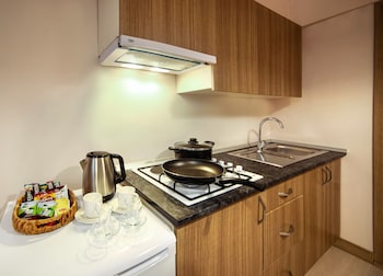 seven roses apart hotel