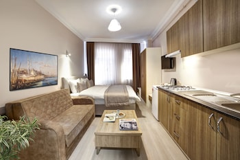 seven roses apart hotel