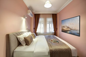 seven roses apart hotel