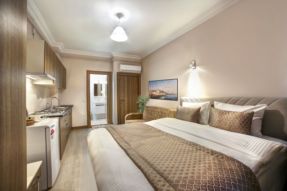 seven roses apart hotel