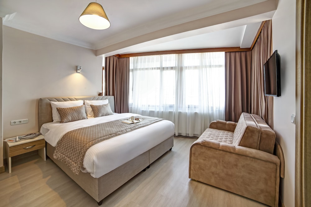 seven roses apart hotel