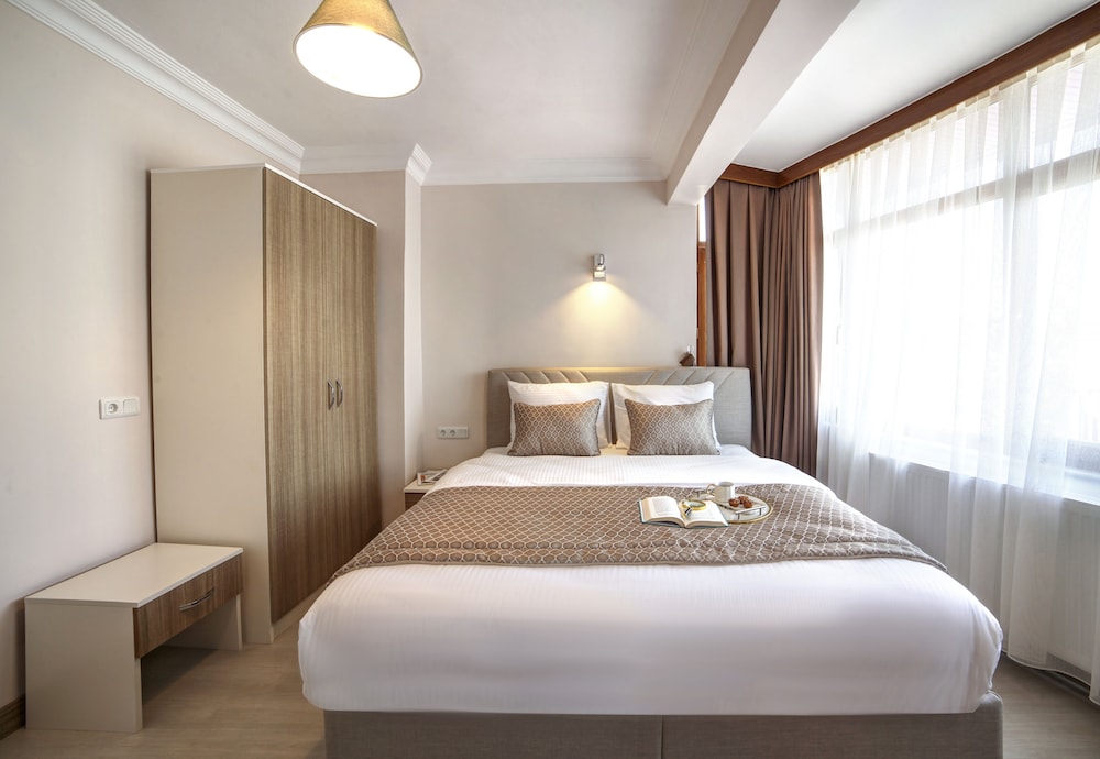 seven roses apart hotel