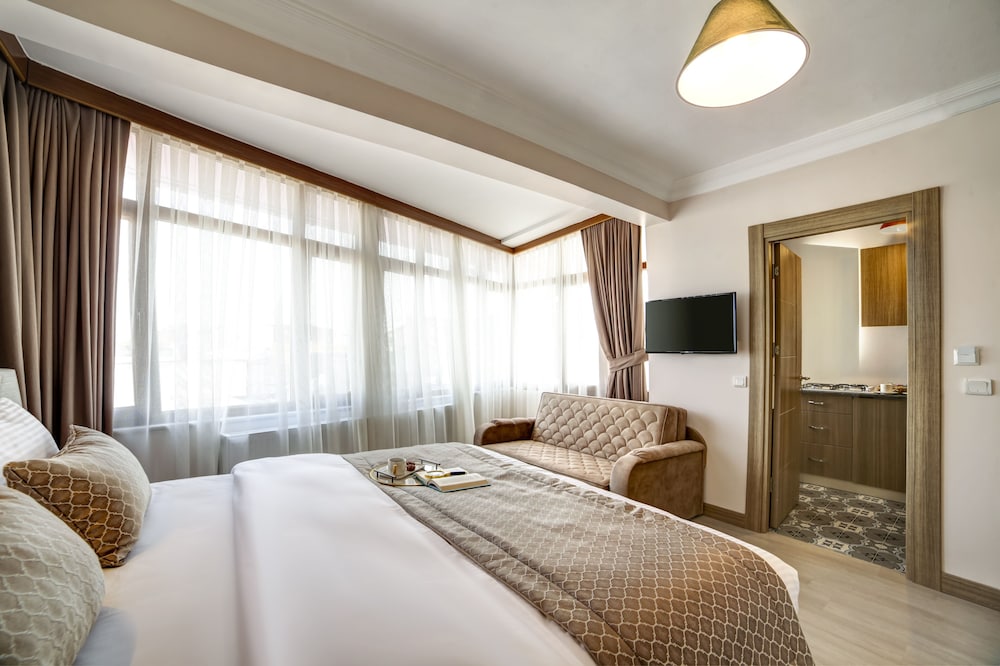 seven roses apart hotel