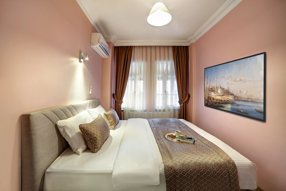 seven roses apart hotel