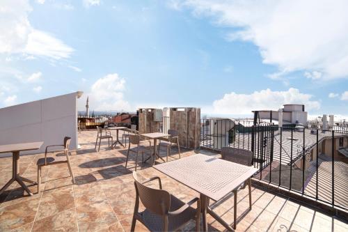 seven roses apart hotel