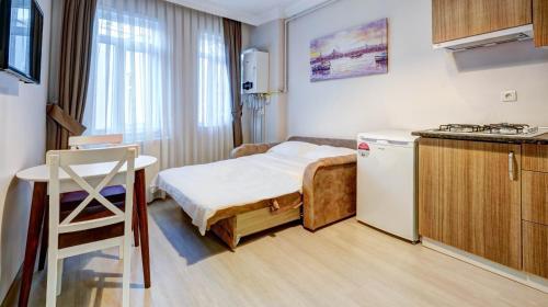 seven roses apart hotel