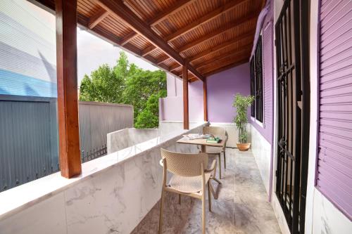 seven roses apart hotel