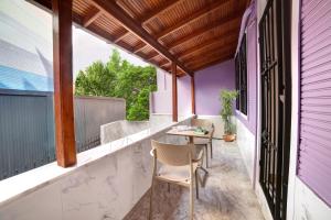 seven roses apart hotel