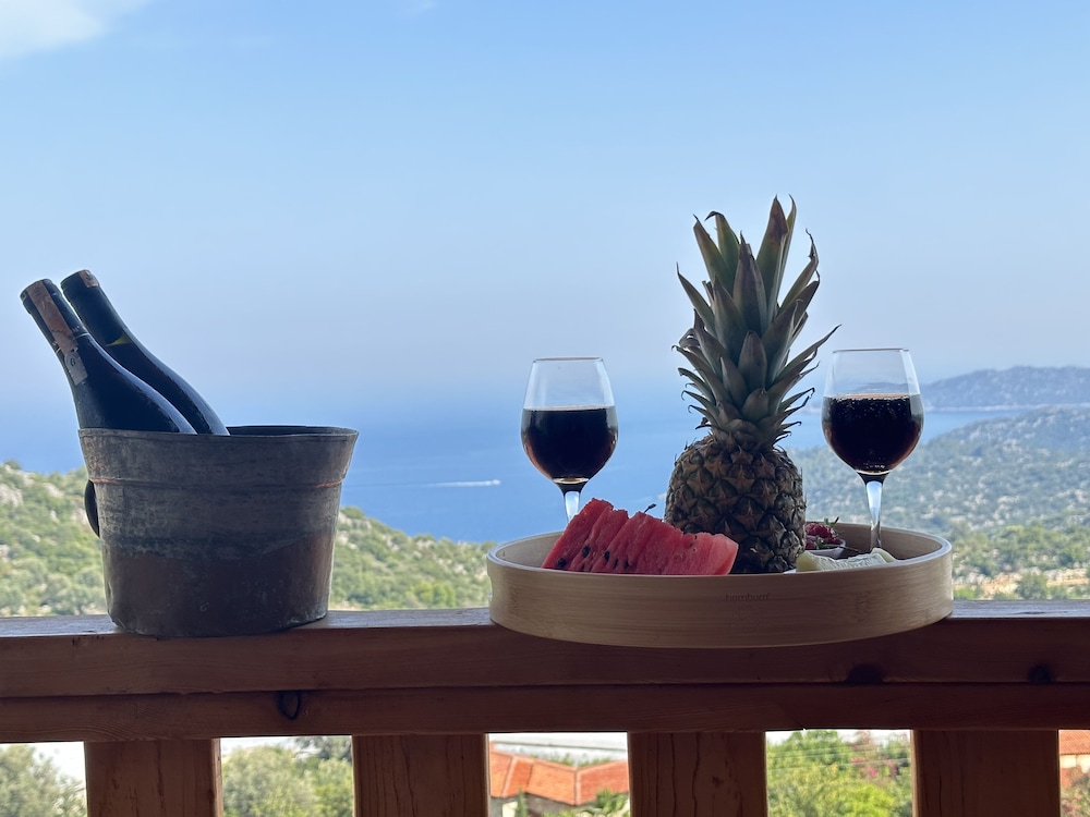 istlada tas ev apart