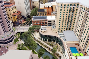 embassy suites san antonio riverwalk downtown