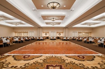 embassy suites san antonio riverwalk downtown