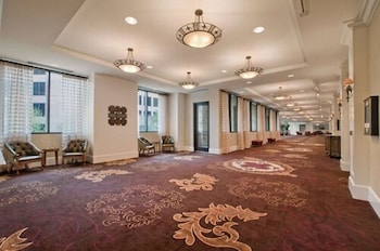 embassy suites san antonio riverwalk downtown