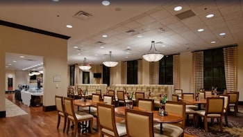 embassy suites san antonio riverwalk downtown