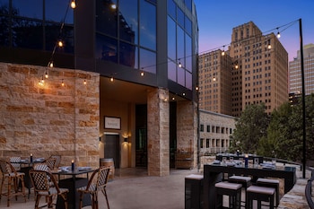embassy suites san antonio riverwalk downtown