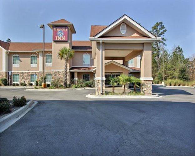 Magnolia Inn & Suites