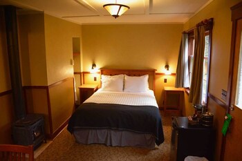 johnston canyon resort