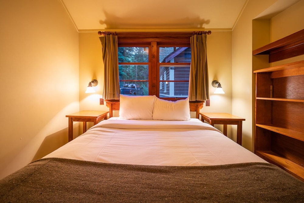 johnston canyon resort