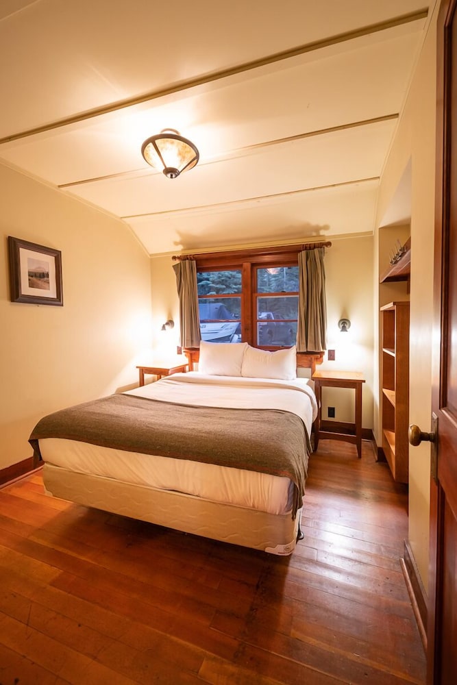 johnston canyon resort