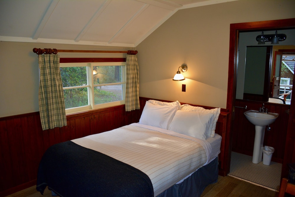 johnston canyon resort