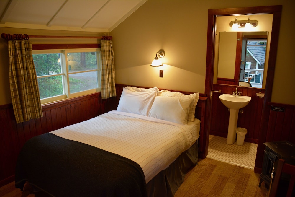 johnston canyon resort