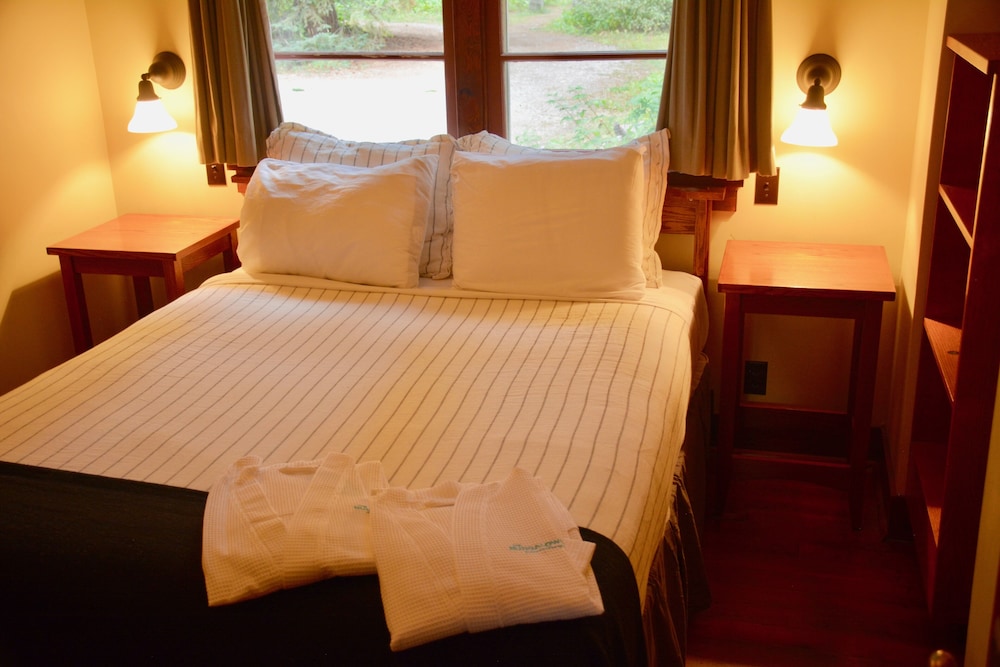 johnston canyon resort