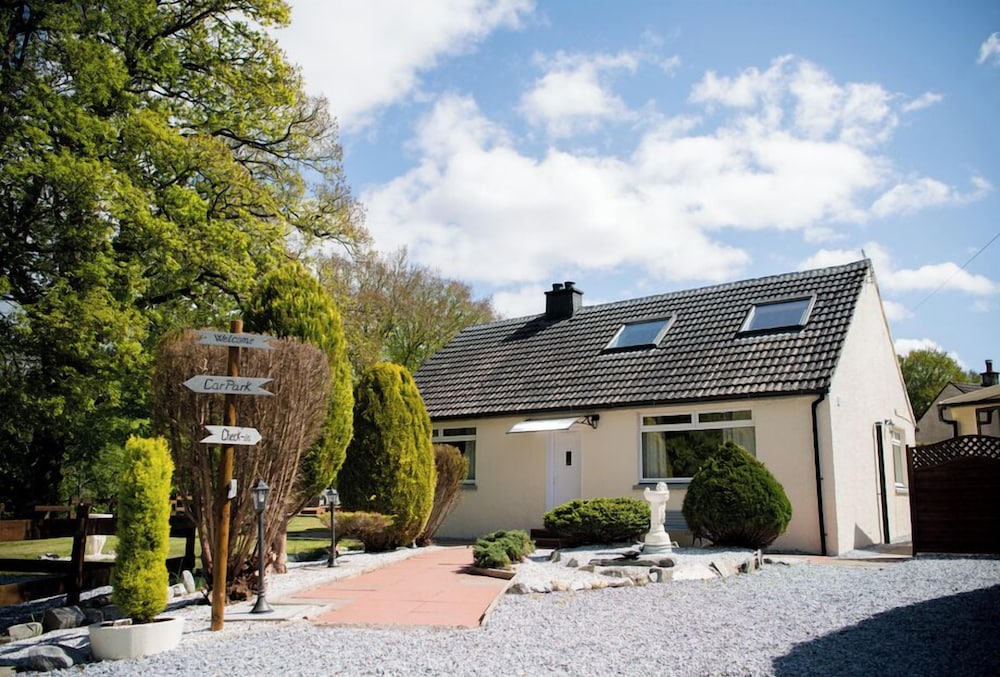 highland and transylvania glamping pods
