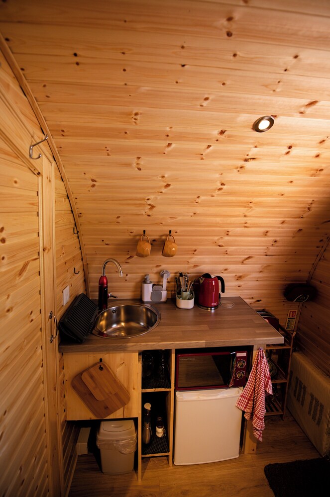 highland and transylvania glamping pods