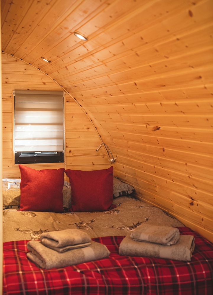 highland and transylvania glamping pods