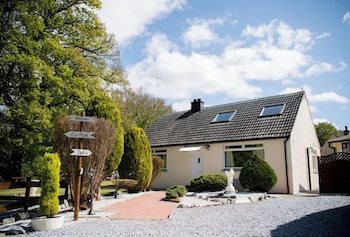 highland and transylvania glamping pods
