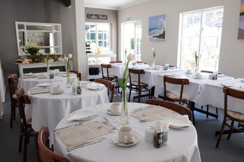 white lodge constantia guest house