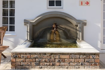 white lodge constantia guest house