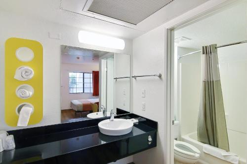 motel 6 thousand oaks ca