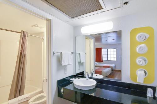 motel 6 thousand oaks ca