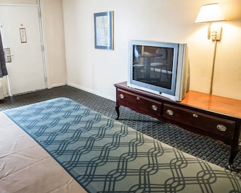 rodeway inn and suites wilmington north